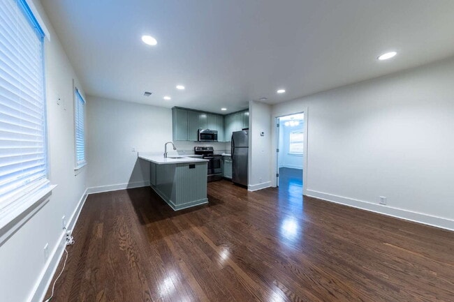 Building Photo - **APPLICATION PENDING** Renovated Condo on...