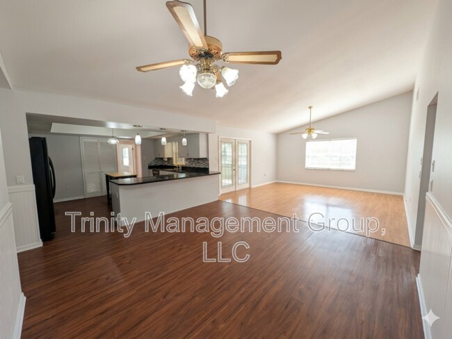 Building Photo - 40226 Trotter Ln