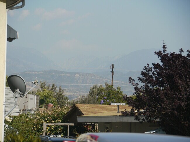 Building Photo - Fully Remodeled 4-Bedroom Home for Rent – Move-In Ready