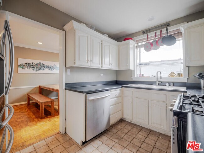 Building Photo - 1321 Hayworth Ave