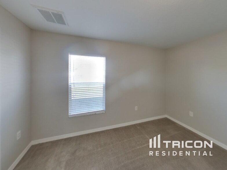 Building Photo - 3328 Montano Ave