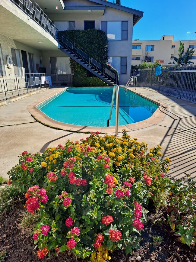 Building Photo - 4323 Ventura Canyon Ave