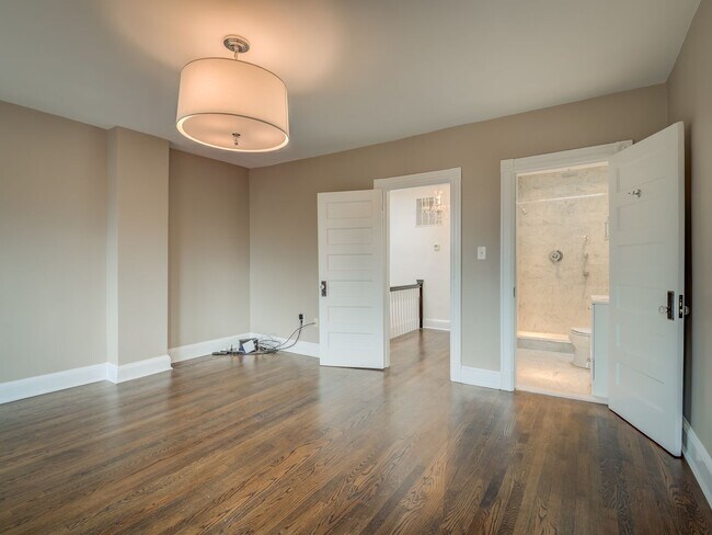 Building Photo - 1022 Park Rd NW