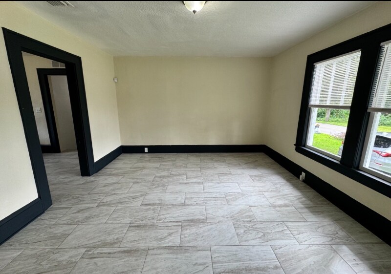Building Photo - 2923 Rosselle St