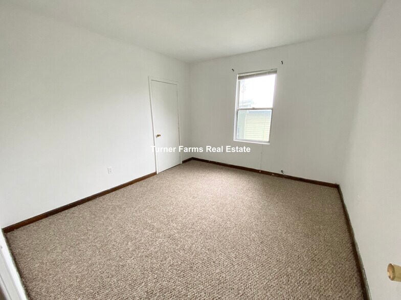 Building Photo - 87 Sheridan St