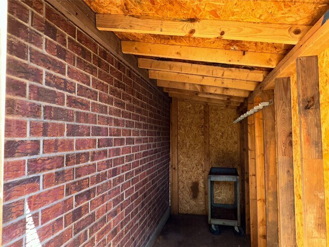 Building Photo - 14039 Fairwood Breeze