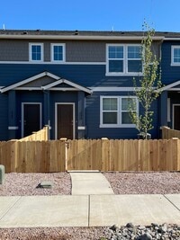 Building Photo - Town Home in NW Redmond's Canyon Ridge