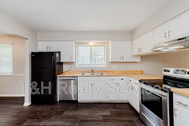 Building Photo - 11313 Wolf Ln