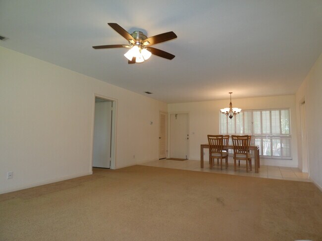 Building Photo - 3 SE Turtle Creek Dr