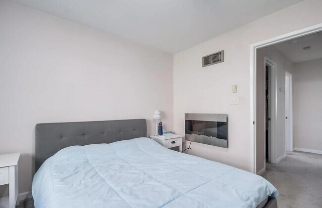 Building Photo - 7555 Charmant Dr