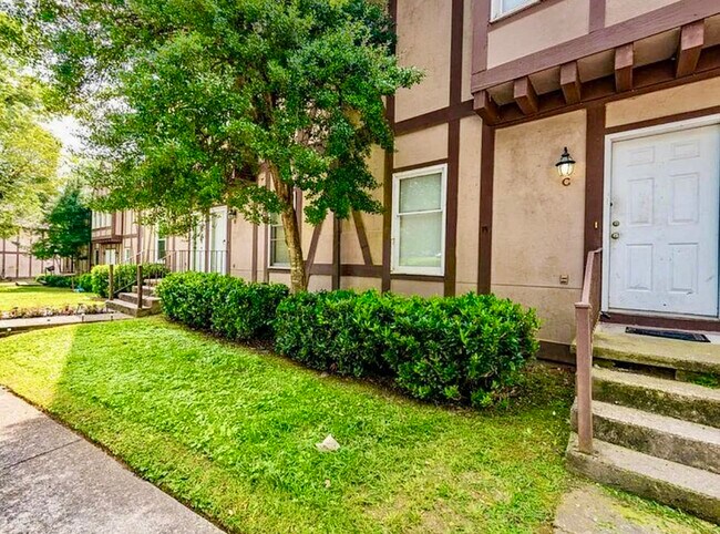 Primary Photo - 107 Arcadia Ln