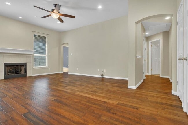 Building Photo - 6205 Clarion Dr