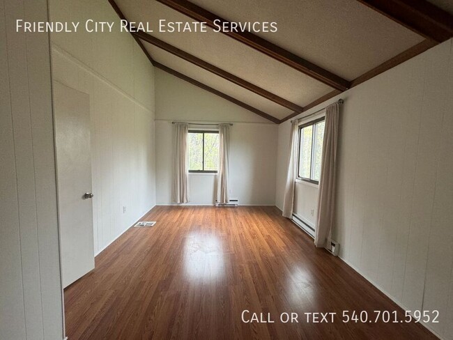 Building Photo - 2042 Hawksbill Rd
