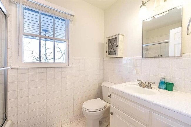 Building Photo - 6106 Cherrylawn Cir