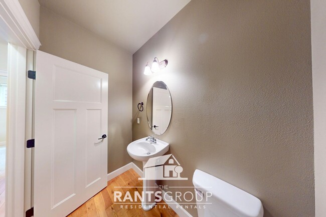 Building Photo - Spacious 3-Bedroom Home in Lacey's North T...