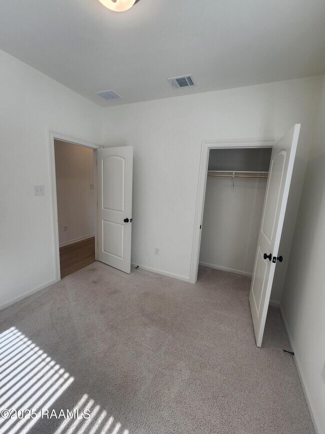 Building Photo - 208 Stockbridge Ln