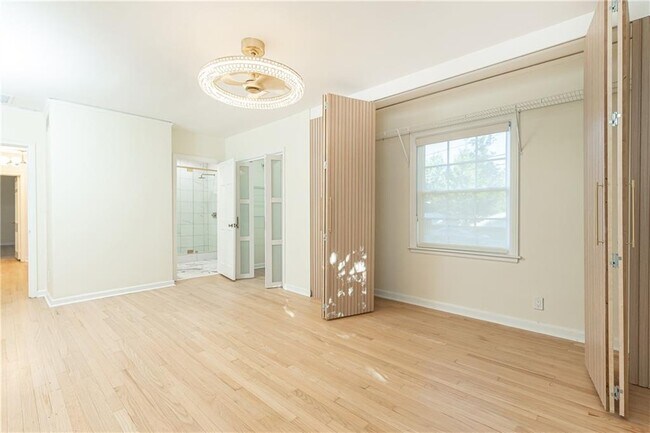 Building Photo - 200 W Paces Ferry Rd NW