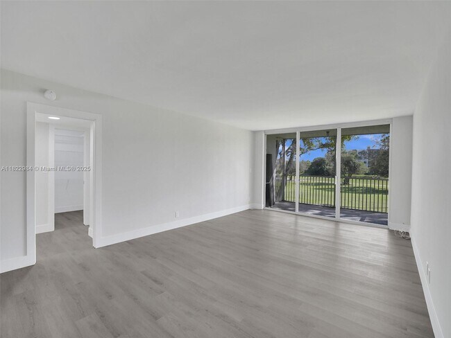 Building Photo - 3700 Oaks Clubhouse Dr