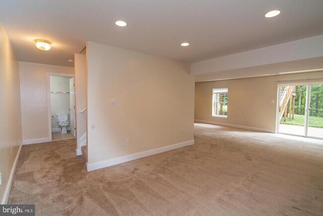 Building Photo - 3018 Desert Palm Ct