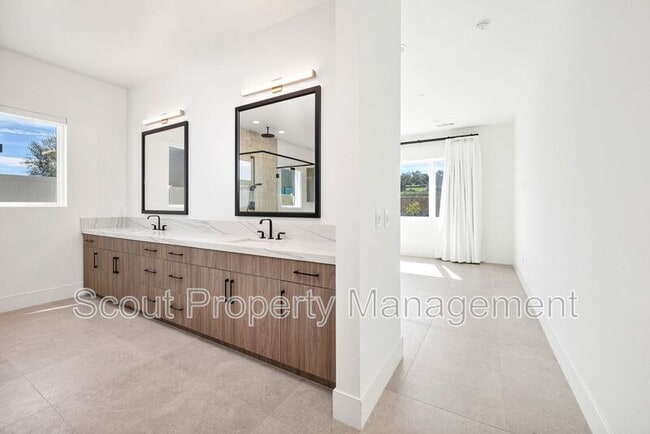 Building Photo - 32195 Daybrook Ter