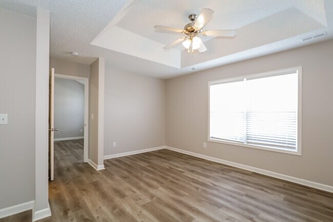 Building Photo - 449 Guiness Pl