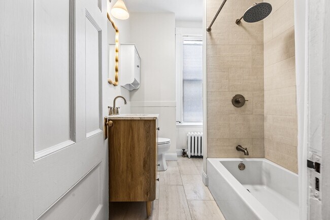 Building Photo - 5 Fairbanks St