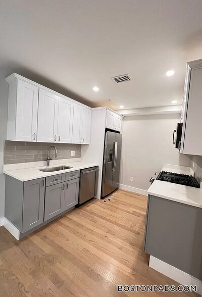 Primary Photo - 230 Tremont St