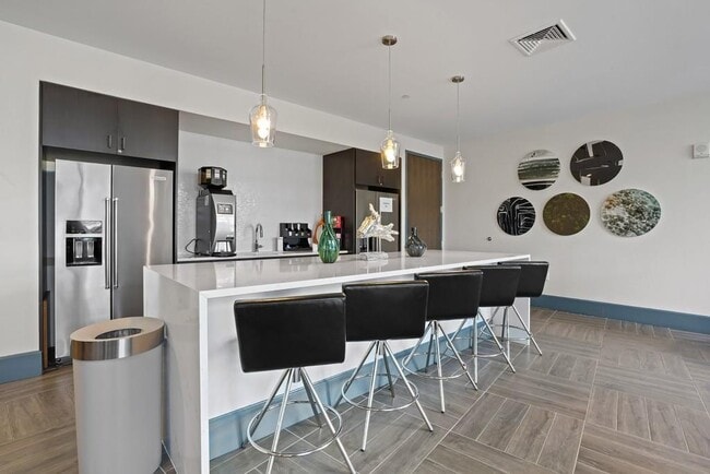 Building Photo - 775 Juniper St NE