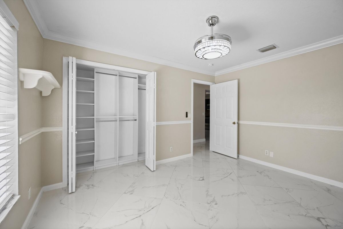 Building Photo - 5450 NW South Crisona Ct