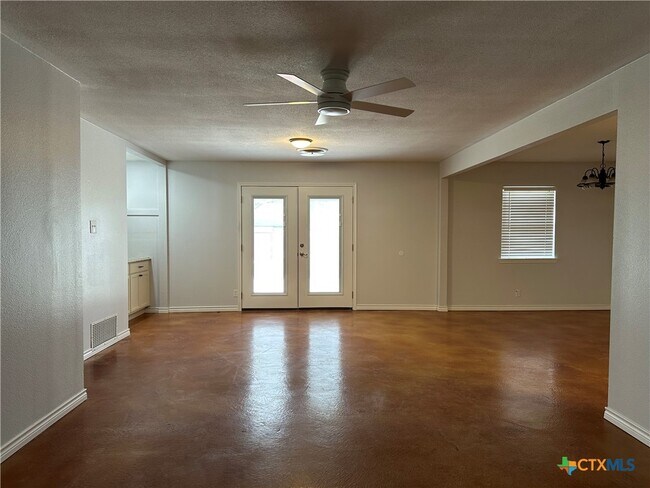 Building Photo - 1313 Fieldcrest