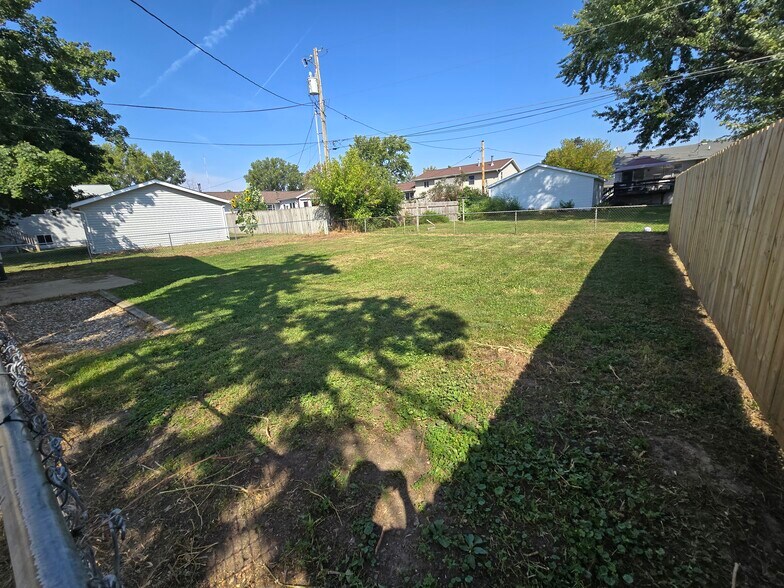 Building Photo - 370 Clymer Rd