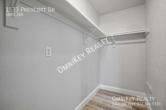 Building Photo - 1533 Prescott Dr