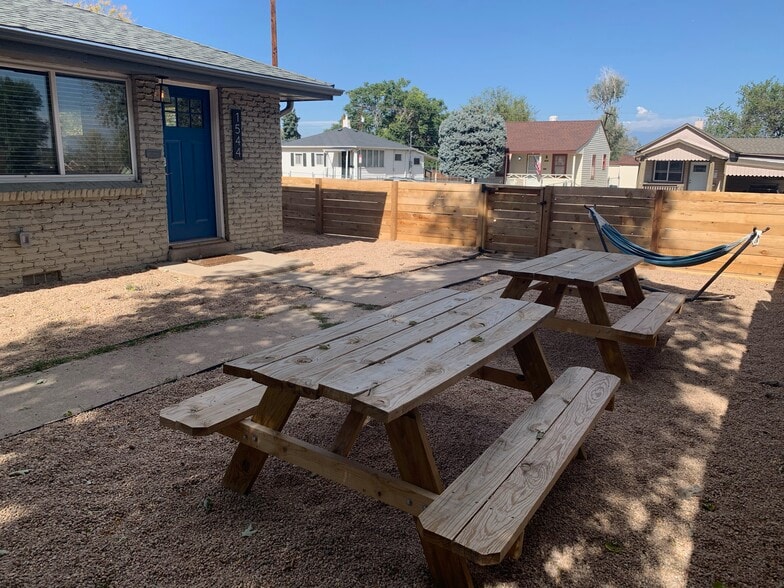 Low Maintenance Yard (Perfect for Entertaining and Hosting Outdoor Movie Nights with a Projector) - 1544 W Nevada Pl