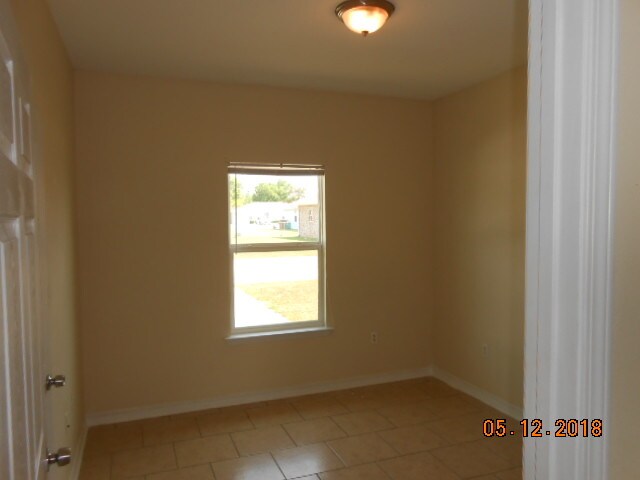 3rd room - 745 N Nicholson Ave