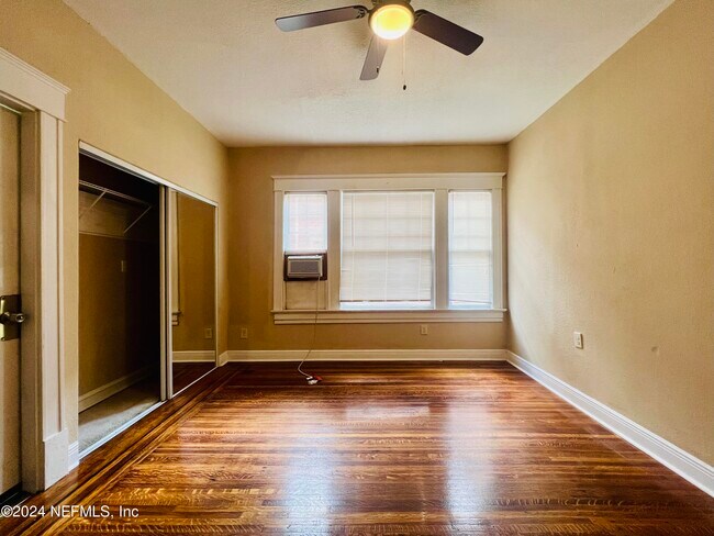 Building Photo - 2322 Herschel St