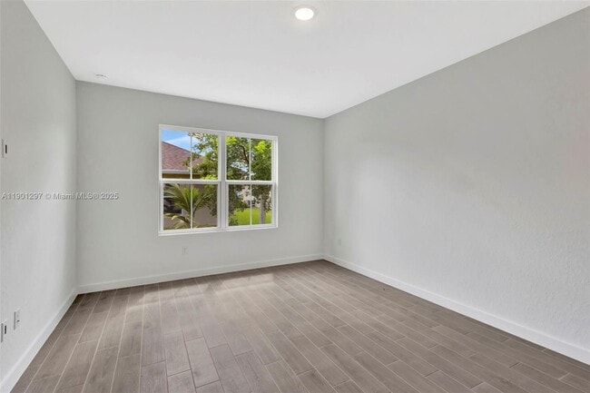 Building Photo - 301 Silver Sands Ln