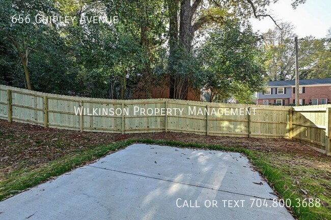 Building Photo - 3-Bedroom Townhouse with Proximity to Char...