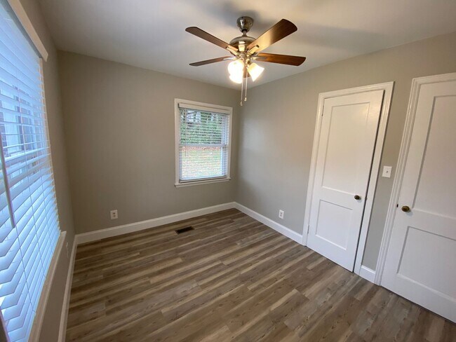 Building Photo - West AVL - Remodeled and Ready!