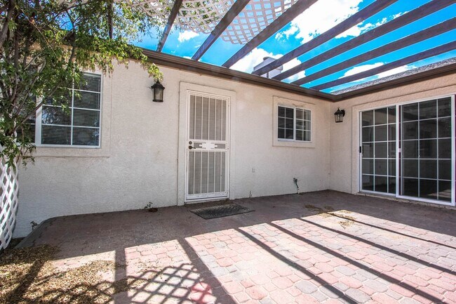 Building Photo - Williamson Valley Home with 3 Car Garage