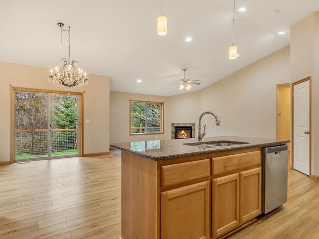 Building Photo - 1730 Pacific Ridge Ln