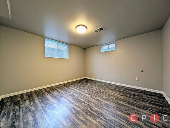 Building Photo - Remodeled basement apartment in Harvard/Yale Area