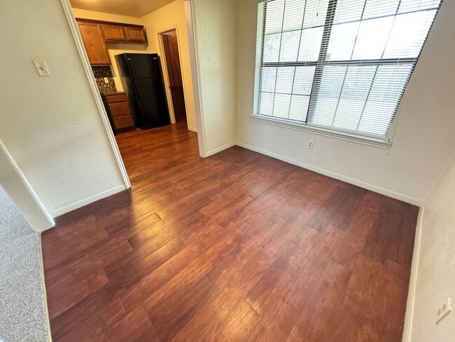 Building Photo - 3802 Hereford Ln