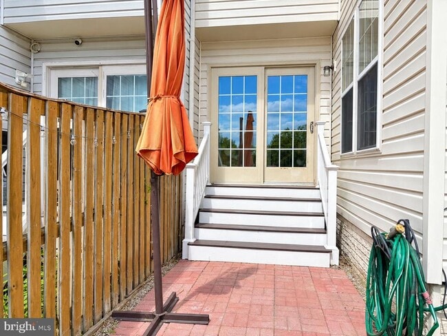 Building Photo - 8720 Thornbrook Dr