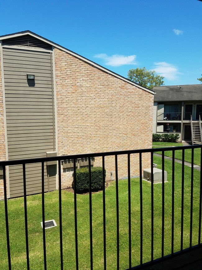 Building Photo - 1136 Radio Ln