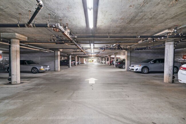 Building Photo - Cutest Condo on the Market!