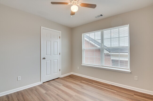 Building Photo - 7640 Pleasantville Way