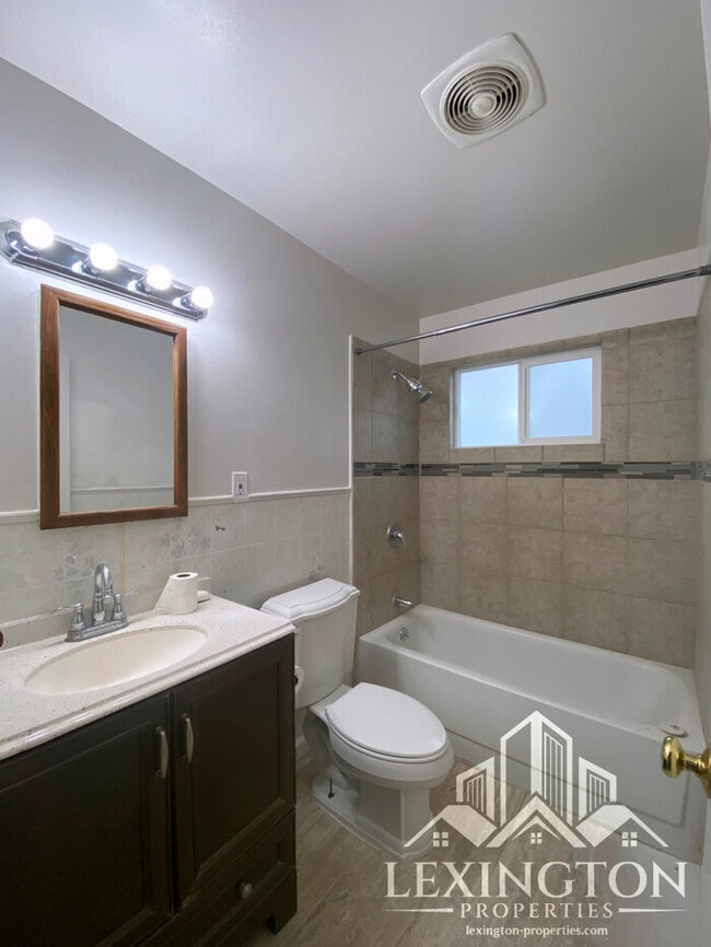 Building Photo - Beautifully Remodeled, 3BD/2BA Home, Avail...