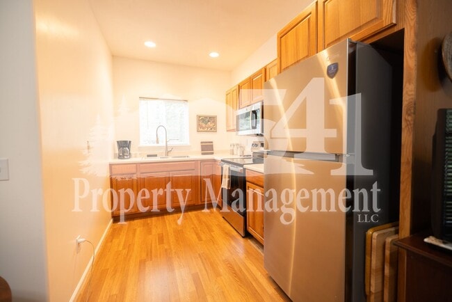 Building Photo - FURNISHED OR UNFURNISHED ADU STUDIO – In-U...