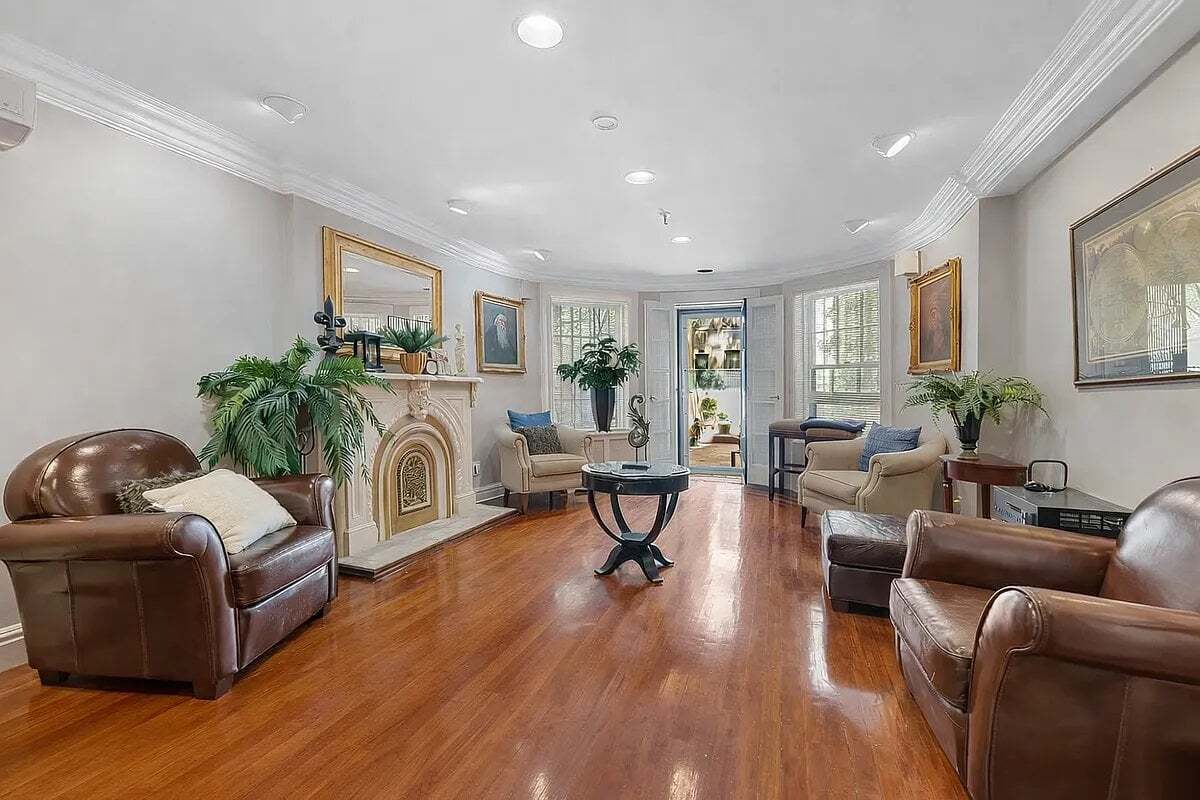 Building Photo - 163 E 71st St