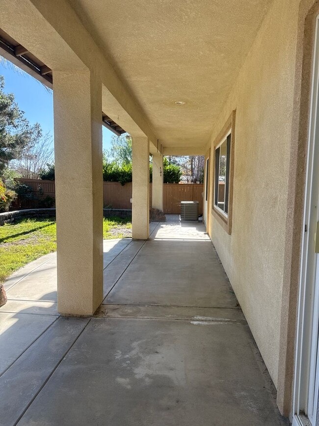 Building Photo - Single Story 4 bed 3 bath for Rent in Temeku Hills